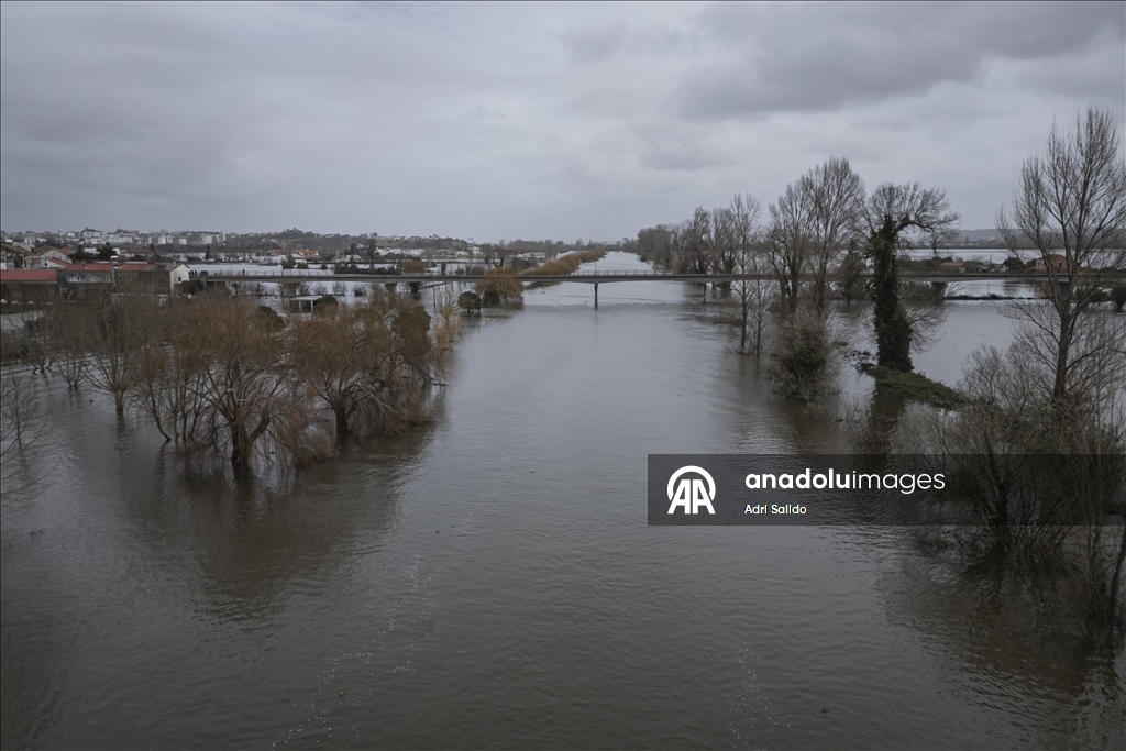 В Португалии из-за наводнений эвакуировали несколько тысяч человек