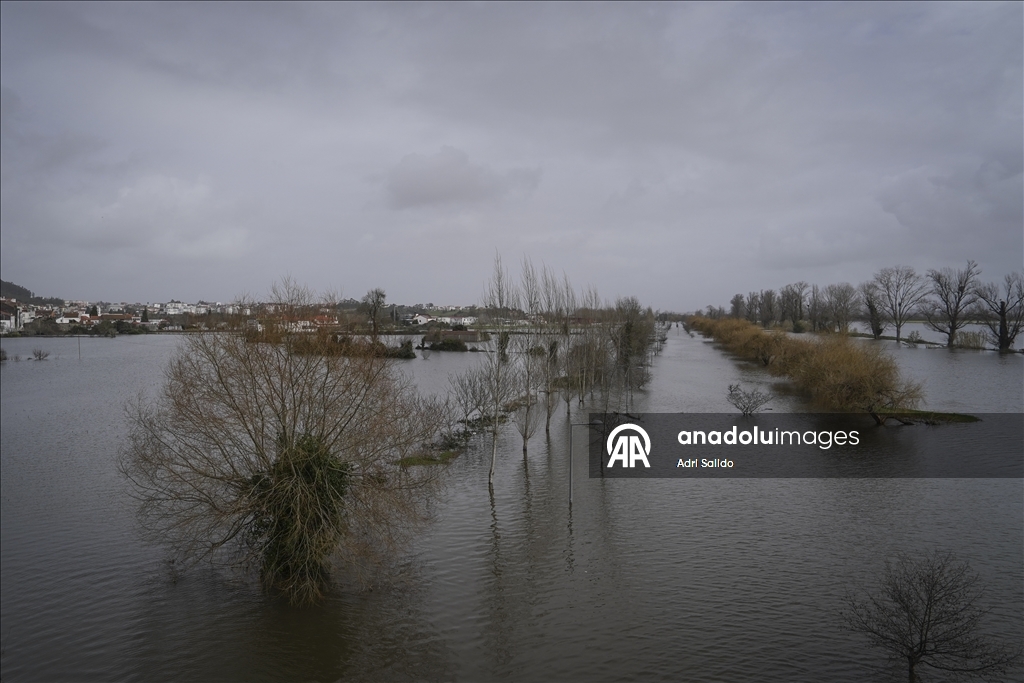 В Португалии из-за наводнений эвакуировали несколько тысяч человек