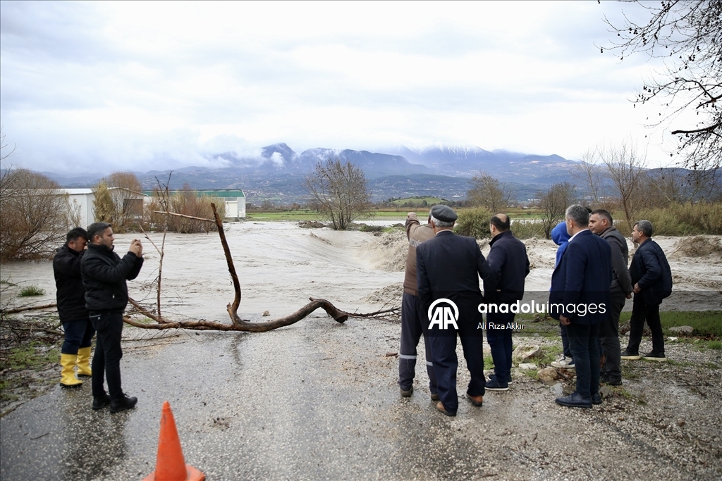 Muğla'da kuvvetli yağış nedeniyle sel ve su taşkınları yaşanıyor