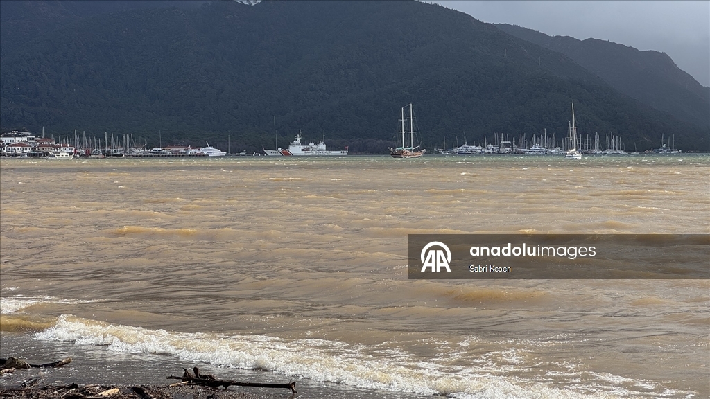 Muğla'da kuvvetli yağış nedeniyle sel ve su taşkınları yaşanıyor