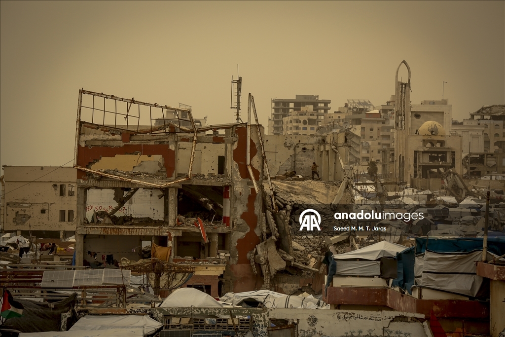 Gazze'de kum fırtınası etkili oldu