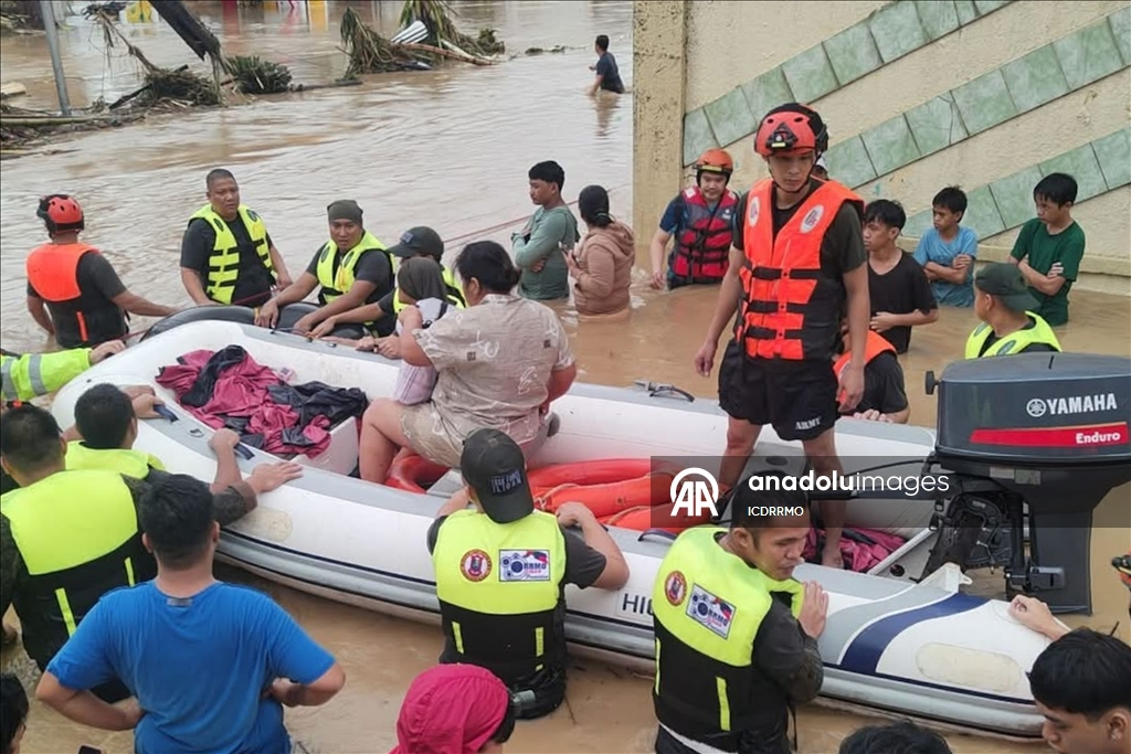 Жертвами тропического шторма на Филиппинах стали восемь человек
