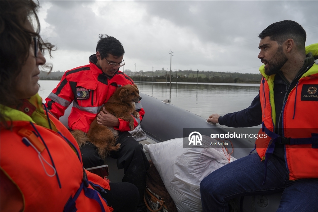В Португалии из-за наводнений эвакуировали несколько тысяч человек