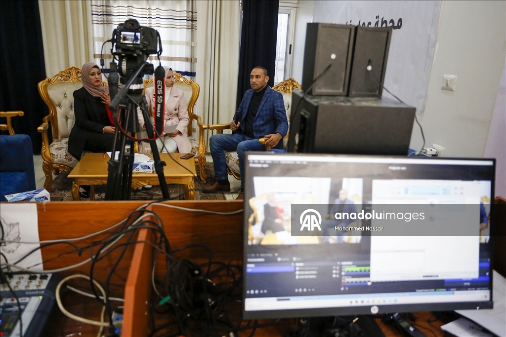 В Газе начала вещание первая радиостанция