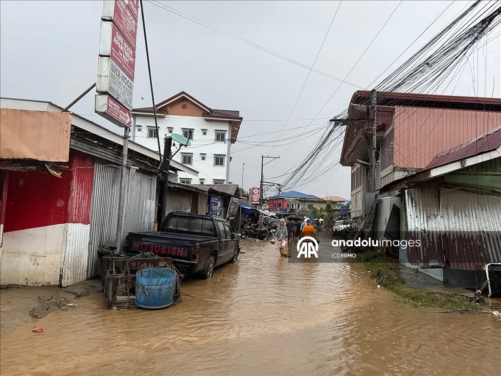Жертвами тропического шторма на Филиппинах стали восемь человек