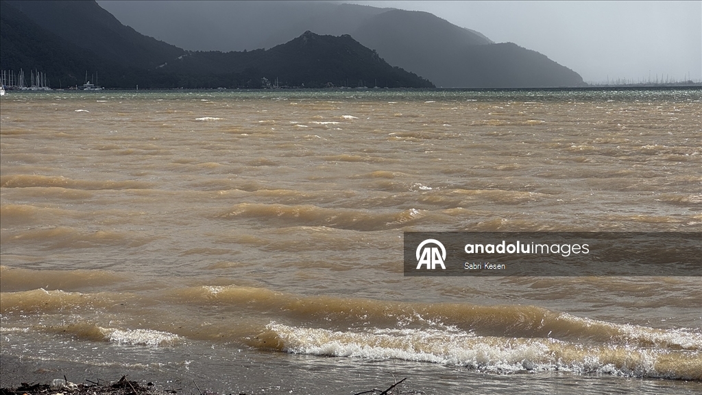 Muğla'da kuvvetli yağış nedeniyle sel ve su taşkınları yaşanıyor