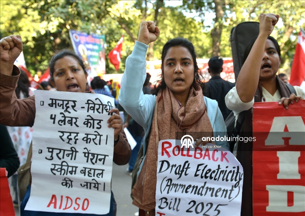 الهند.. احتجاجات نَقابية عُمالية وإضراب يعم البلاد إثر اتفاقية تجارية مؤقتة مع الولايات المتحدة