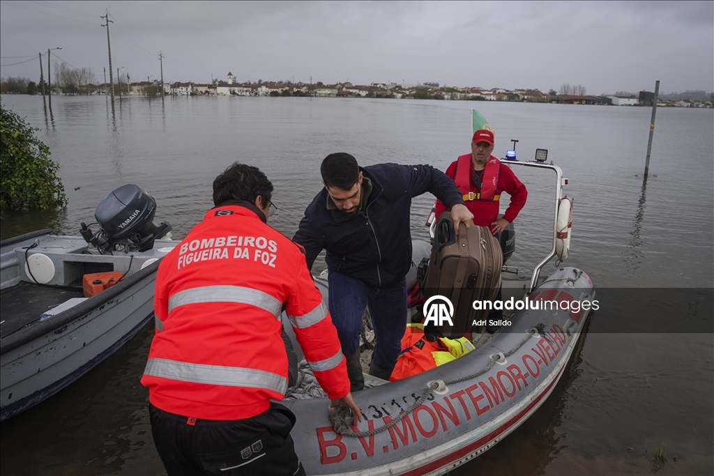 В Португалии из-за наводнений эвакуировали несколько тысяч человек