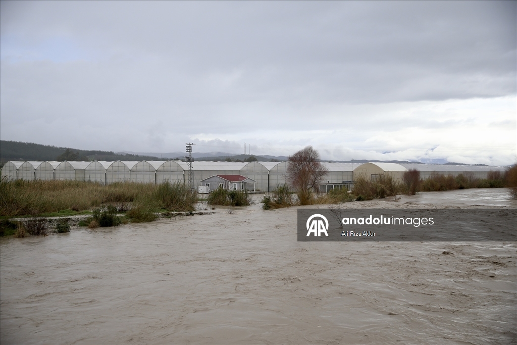 Muğla'da kuvvetli yağış nedeniyle sel ve su taşkınları yaşanıyor