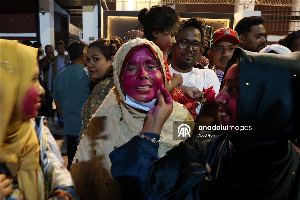 Supporters of Bangladesh Nationalist Party celebrate following unofficial election victory