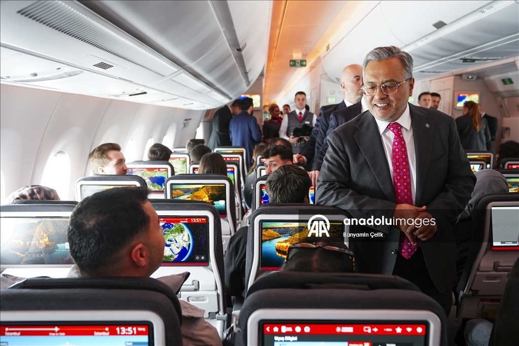 إسطنبول.. صور 100 ألف موظف تزيّن الطائرة 500 للخطوط التركية