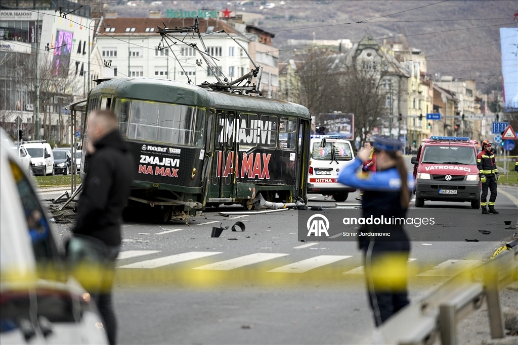 Сараево: Трамвай сошел с рельсов, один человек погиб