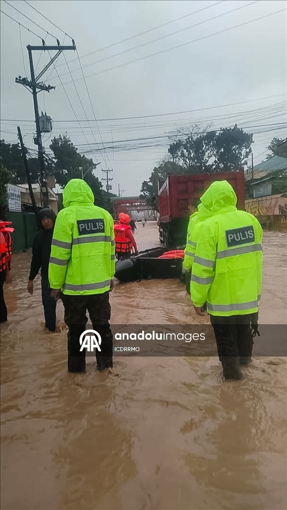 Жертвами тропического шторма на Филиппинах стали восемь человек