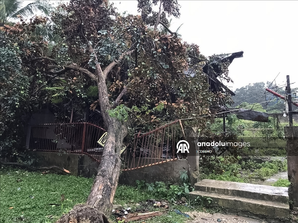 Жертвами тропического шторма на Филиппинах стали восемь человек