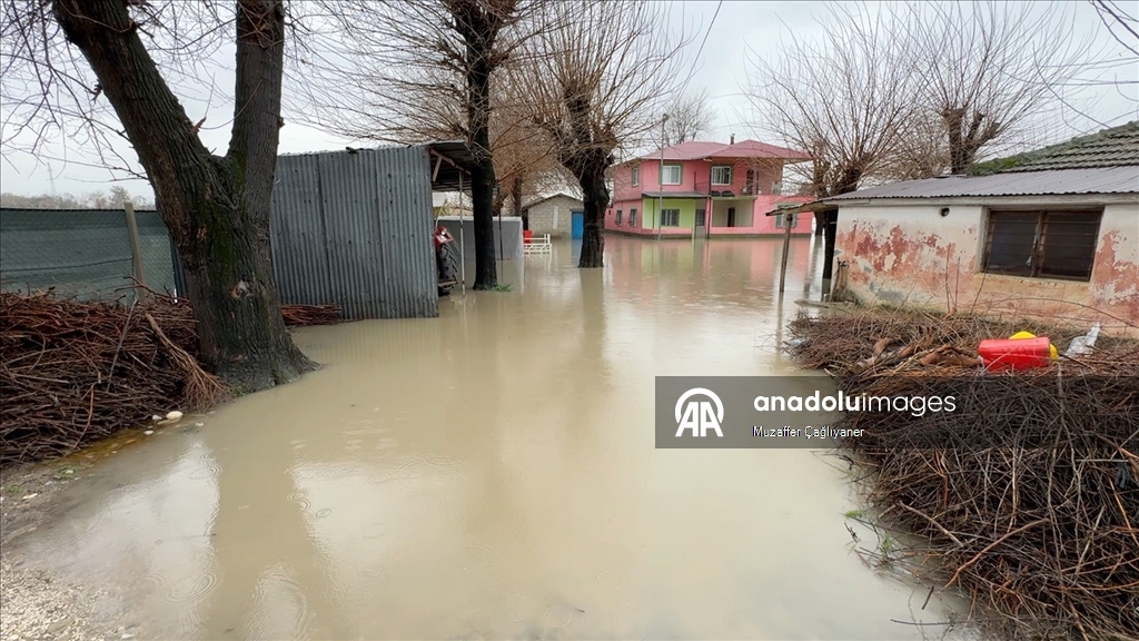 Osmaniye'de sağanak nedeniyle bazı evleri ve tarım arazilerini su bastı