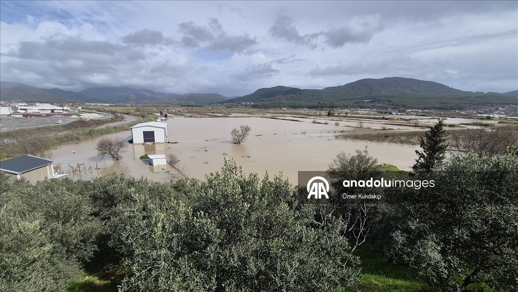 Muğla'da kuvvetli yağış nedeniyle sel ve su taşkınları yaşanıyor