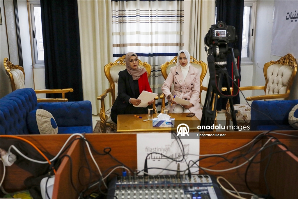 В Газе начала вещание первая радиостанция