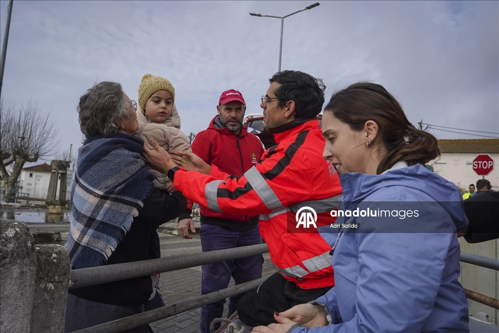 В Португалии из-за наводнений эвакуировали несколько тысяч человек