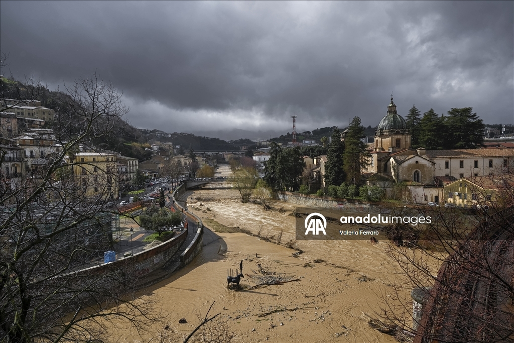 İtalya'da şiddetli yağışların yol açtığı heyelanda 1 kişi öldü, 2 kişi yaralandı