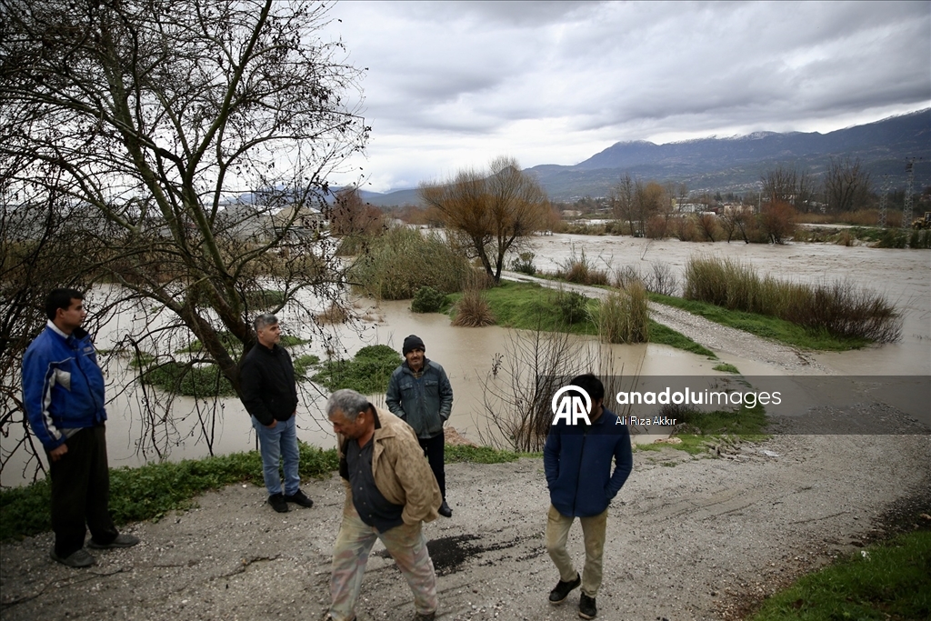 Muğla'da kuvvetli yağış nedeniyle sel ve su taşkınları yaşanıyor