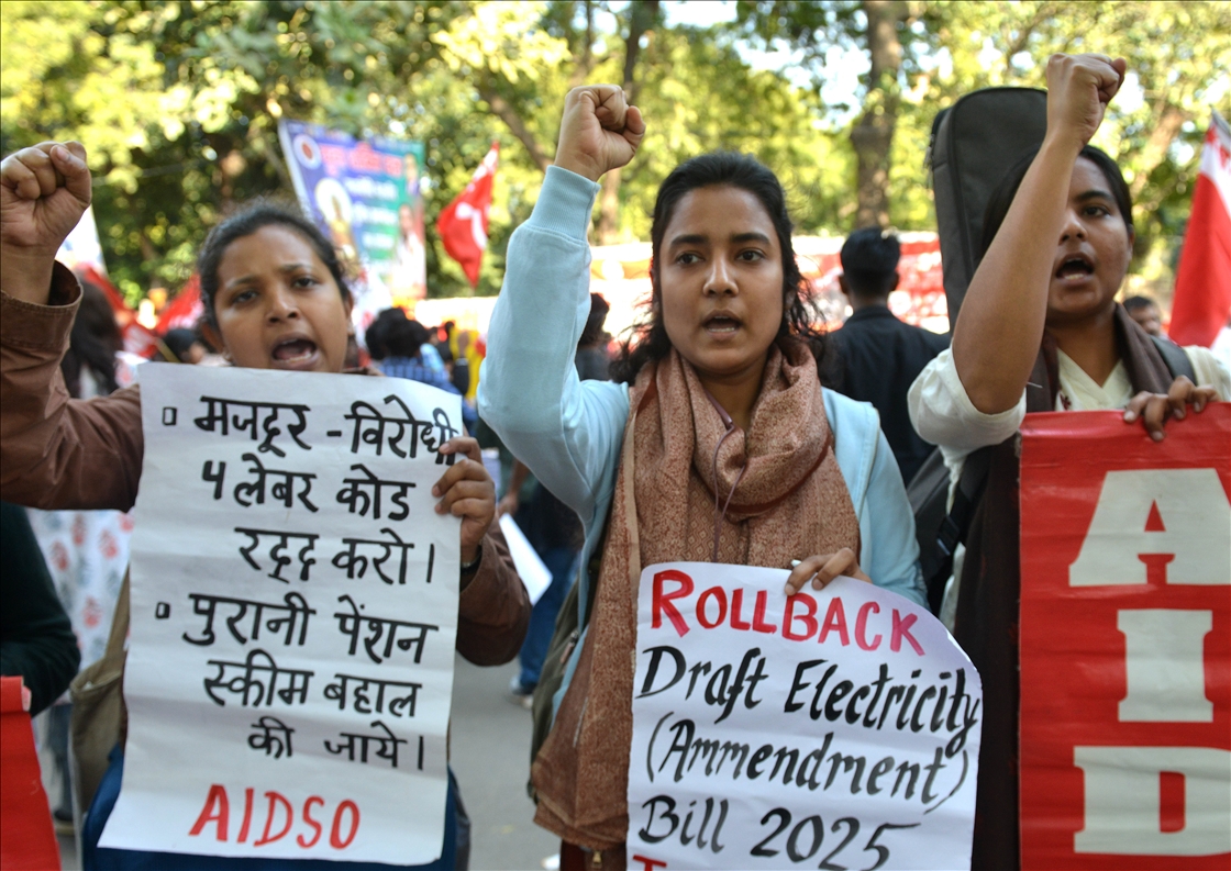 الهند.. احتجاجات نَقابية عُمالية وإضراب يعم البلاد إثر اتفاقية تجارية مؤقتة مع الولايات المتحدة