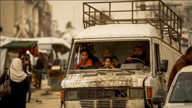 Gazze'de etkili olan kum fırtınası güç koşullarda yaşayan Filistinlilere zor anlar yaşatıyor