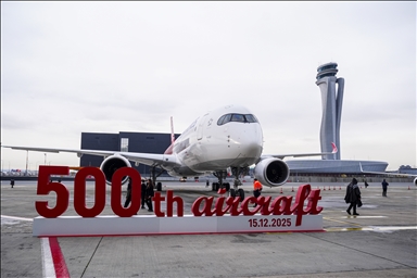 إسطنبول.. صور 100 ألف موظف تزيّن الطائرة 500 للخطوط التركية