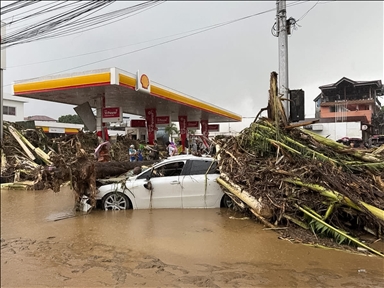 Жертвами тропического шторма на Филиппинах стали восемь человек