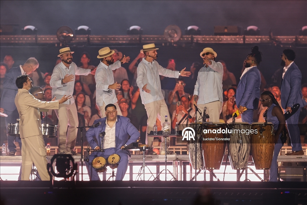 Десятки тысяч зрителей посетили концерт Bad Bunny в Аргентине