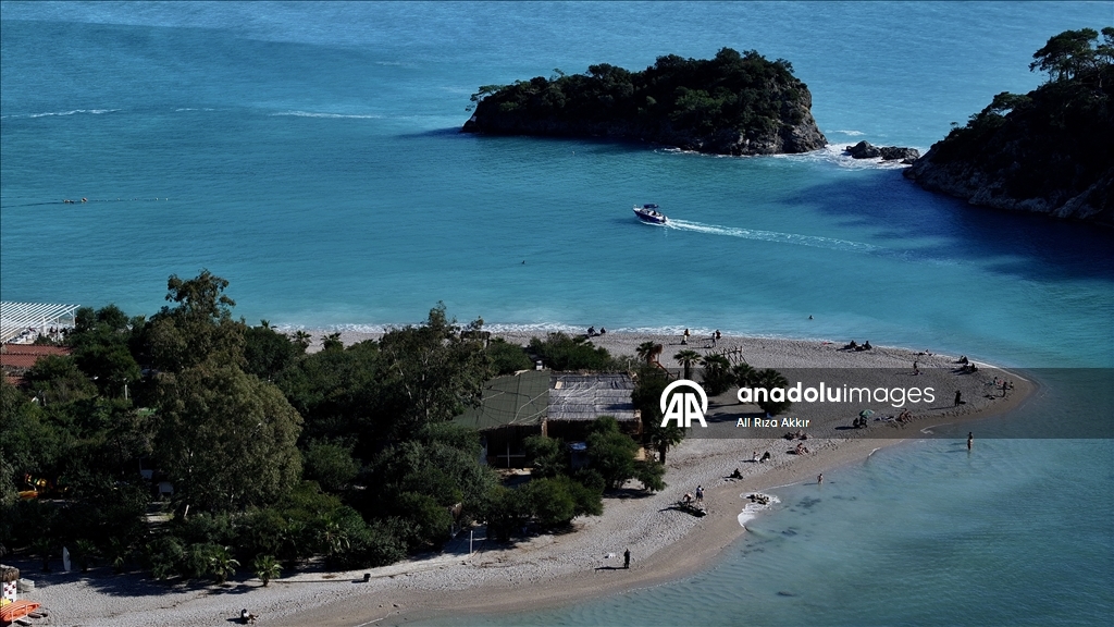 Fethiye'de Ölüdeniz'in rengi turkuaza döndü