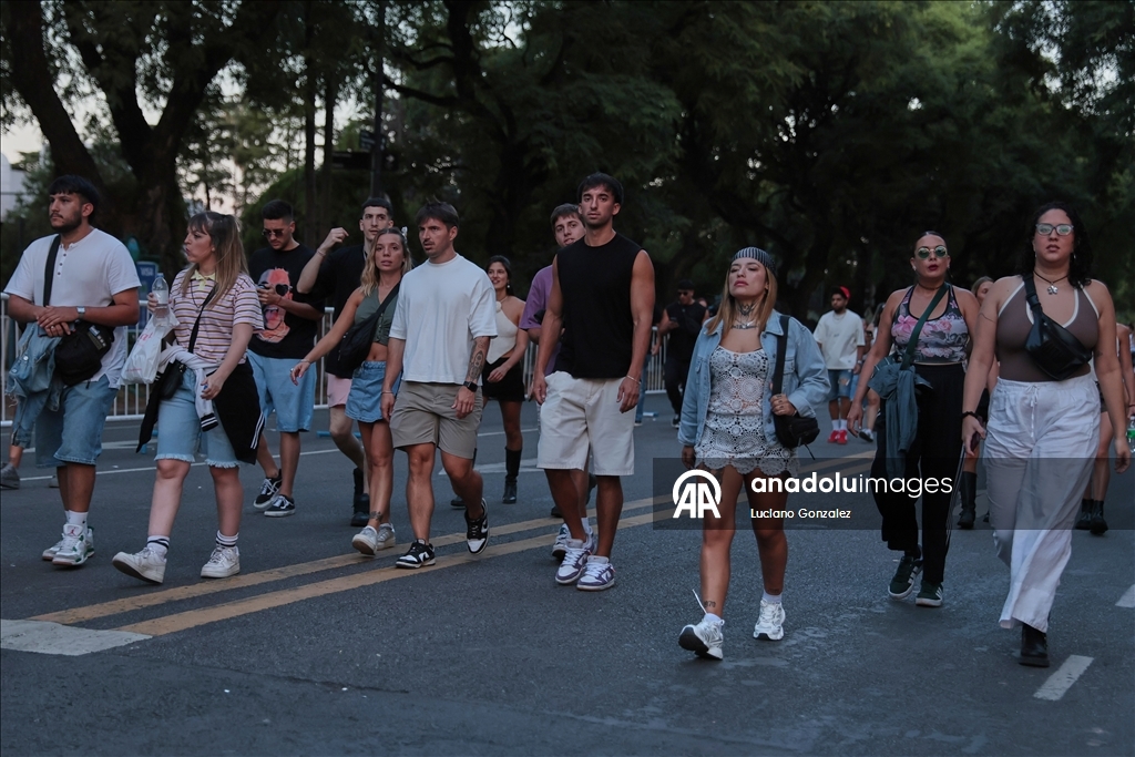 Десятки тысяч зрителей посетили концерт Bad Bunny в Аргентине