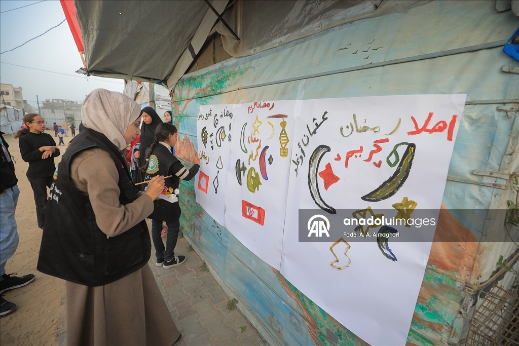  Gazze’deki yerinden edilmiş Filistinli çocukların yüzü Ramazan etkinliğiyle güldü