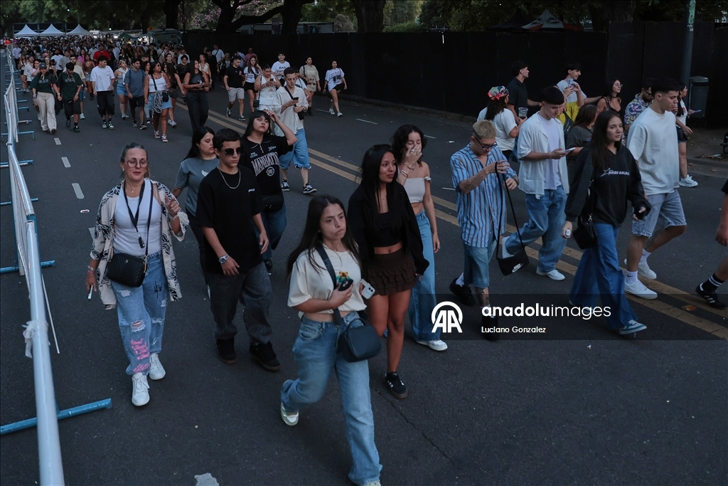 Десятки тысяч зрителей посетили концерт Bad Bunny в Аргентине