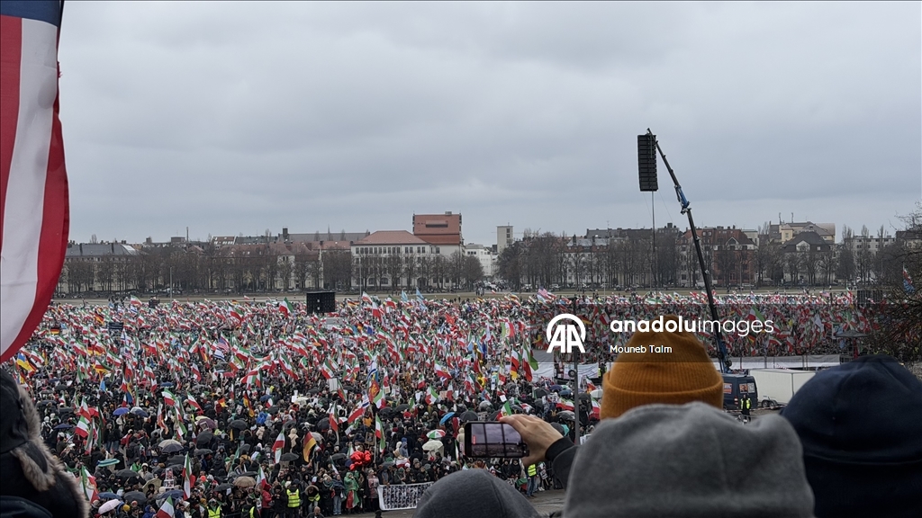 Almanya'da binlerce kişi İran karşıtı gösteri düzenledi