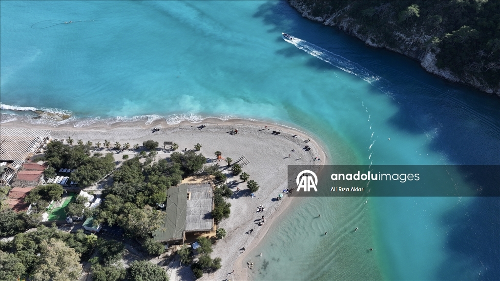 Fethiye'de Ölüdeniz'in rengi turkuaza döndü
