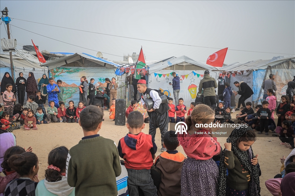  Gazze’deki yerinden edilmiş Filistinli çocukların yüzü Ramazan etkinliğiyle güldü