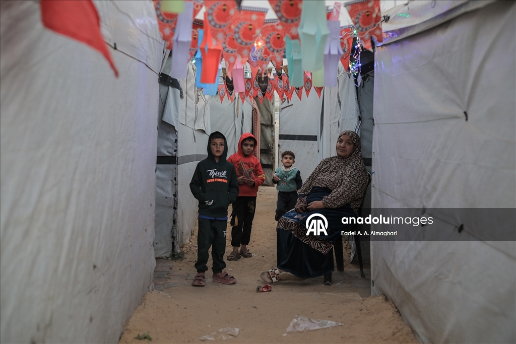  Gazze’deki yerinden edilmiş Filistinli çocukların yüzü Ramazan etkinliğiyle güldü