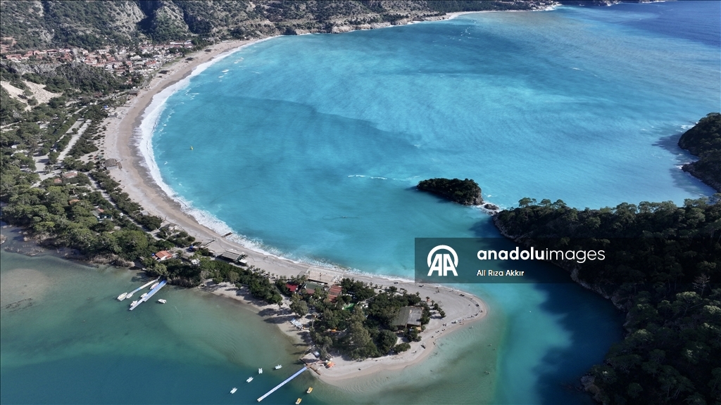 Fethiye'de Ölüdeniz'in rengi turkuaza döndü