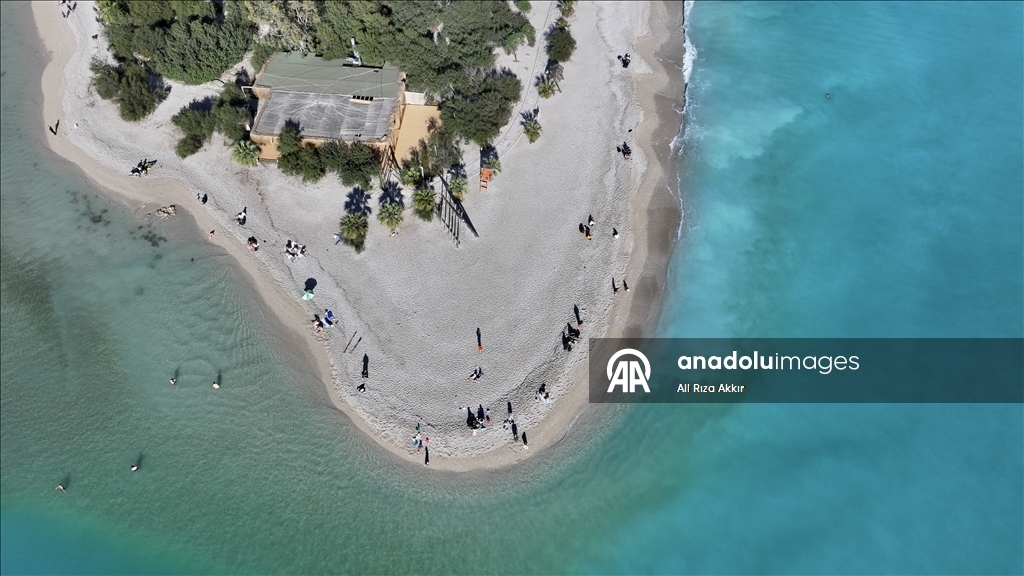 Fethiye'de Ölüdeniz'in rengi turkuaza döndü