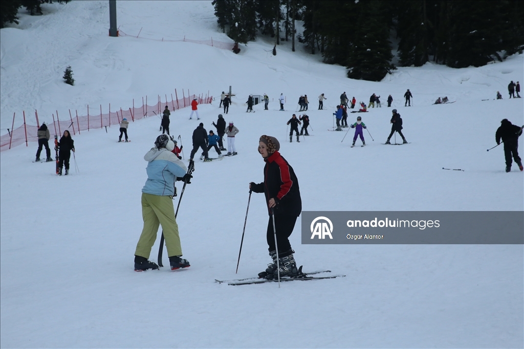 lgaz Yurduntepe Kayak Merkezi ziyaretçileri keyifli bir gün geçirdi