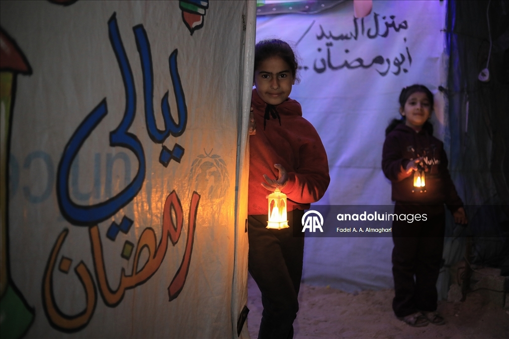  Gazze’deki yerinden edilmiş Filistinli çocukların yüzü Ramazan etkinliğiyle güldü