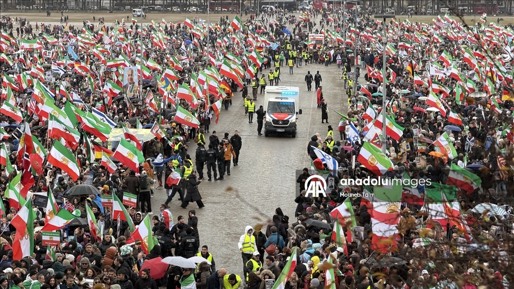 Almanya'da binlerce kişi İran karşıtı gösteri düzenledi