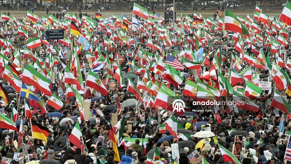 Almanya'da binlerce kişi İran karşıtı gösteri düzenledi