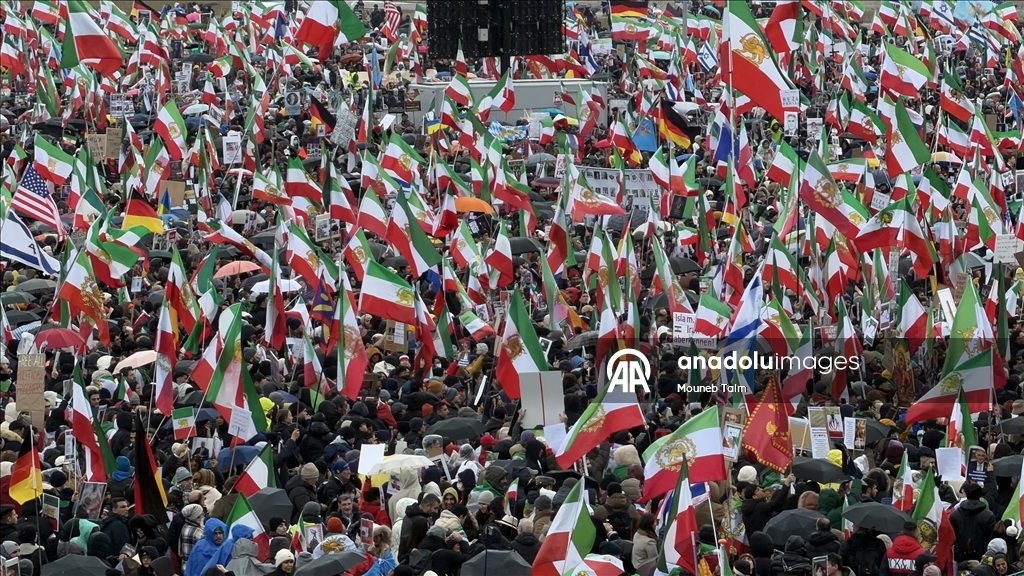 Almanya'da binlerce kişi İran karşıtı gösteri düzenledi