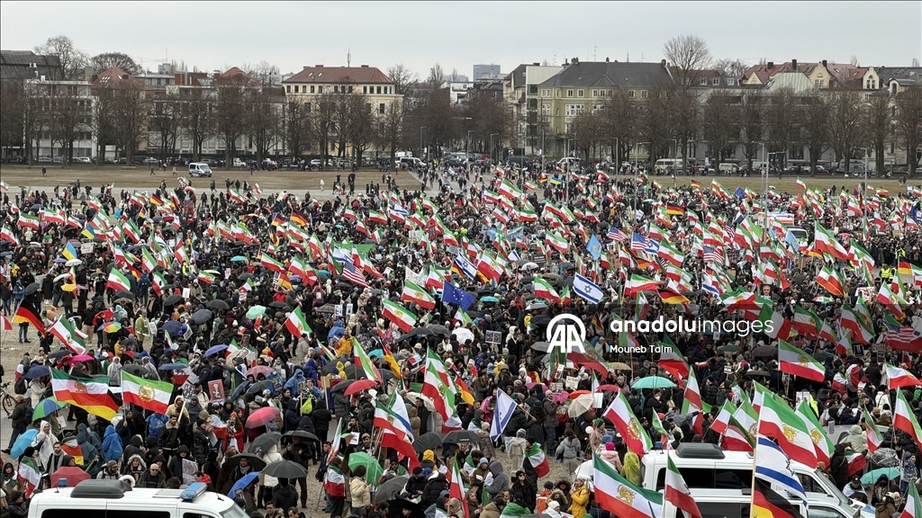 Almanya'da binlerce kişi İran karşıtı gösteri düzenledi