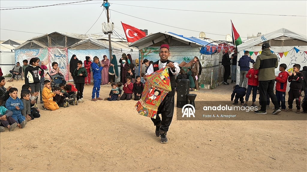  Gazze’deki yerinden edilmiş Filistinli çocukların yüzü Ramazan etkinliğiyle güldü