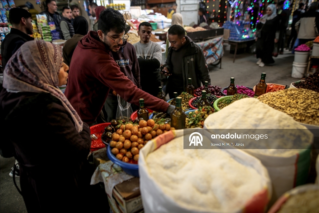 Gazze'de ramazan öncesi ez-Zaviye Çarşısı'nda yoğunluk yaşandı