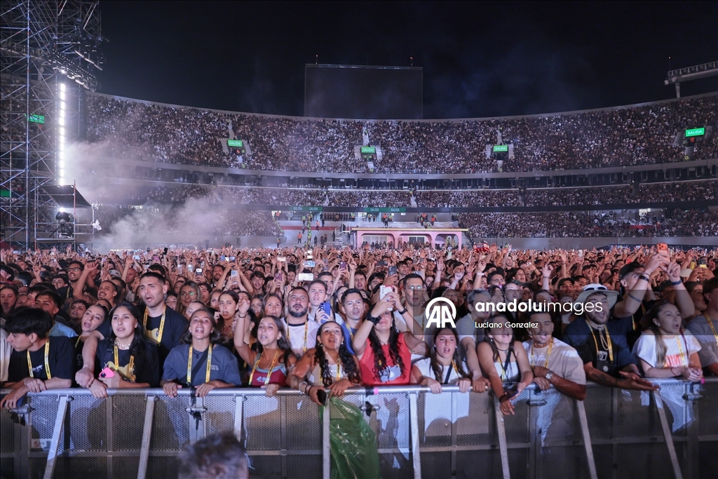 Десятки тысяч зрителей посетили концерт Bad Bunny в Аргентине