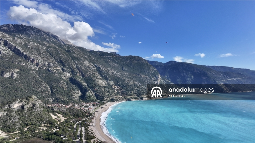 Fethiye'de Ölüdeniz'in rengi turkuaza döndü