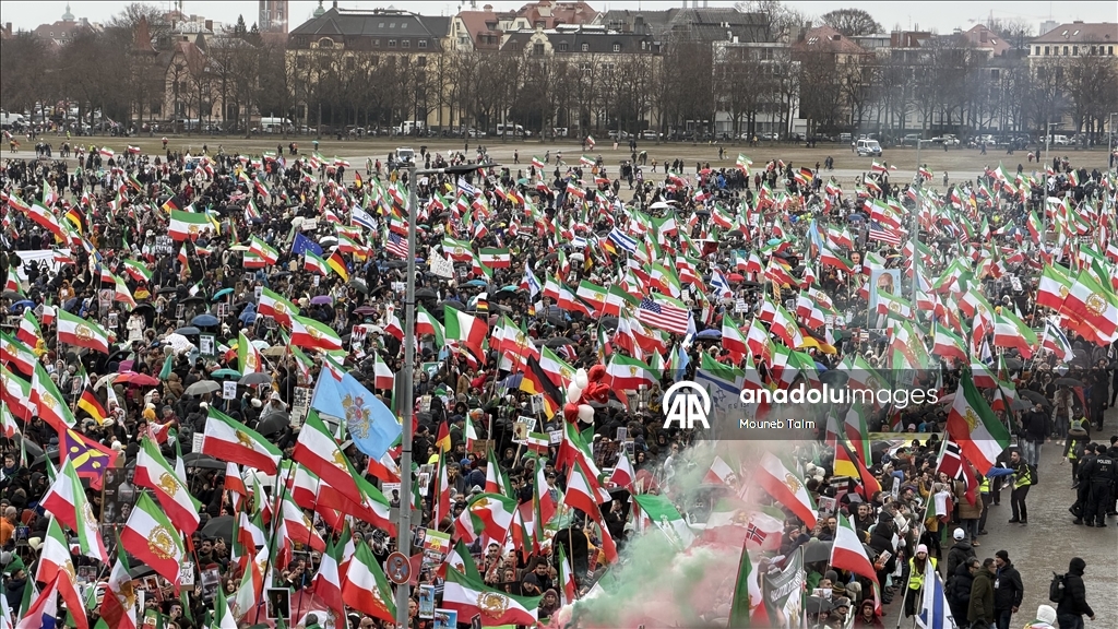 Almanya'da binlerce kişi İran karşıtı gösteri düzenledi
